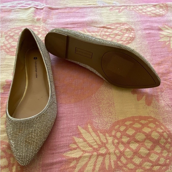 Rhinestones All Over Party Shoes Size 8.5 Feminine & Flat Preowned - Picture 7 of 10